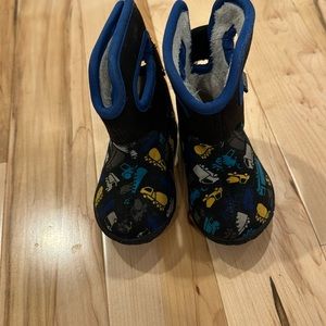 Baby bog snow boots with construction vehicles on fabric